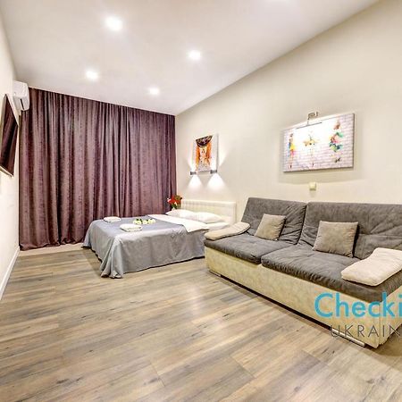 Two-Bedroom Apartment In The Center Near The National Sports Complex “Olympiyskiy” Kiev Exterior foto