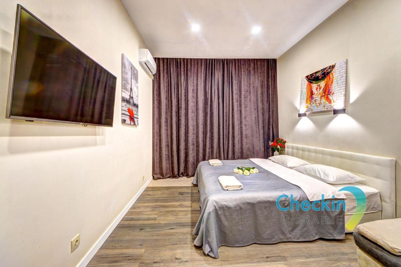Two-Bedroom Apartment In The Center Near The National Sports Complex “Olympiyskiy” Kiev Exterior foto
